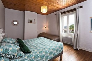 2 chambres, fer et planche à repasser, lit parapluie, Wi-Fi