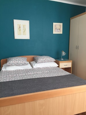 1 bedroom, free WiFi, bed sheets