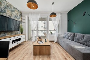 1 bedroom, bed sheets