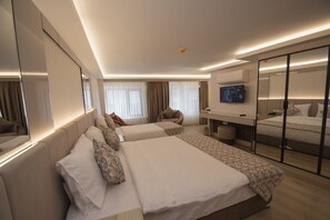 Tremannsrom – deluxe | Minibar, safe på rommet, individuelt dekorert og individuelt innredet