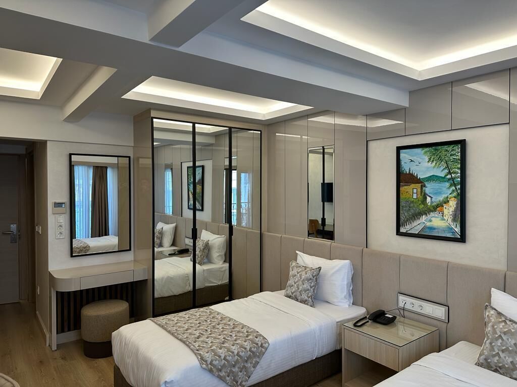 Minibar, in-room safe, individually decorated, individually furnished