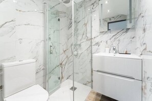 Superior Single Room | Bathroom