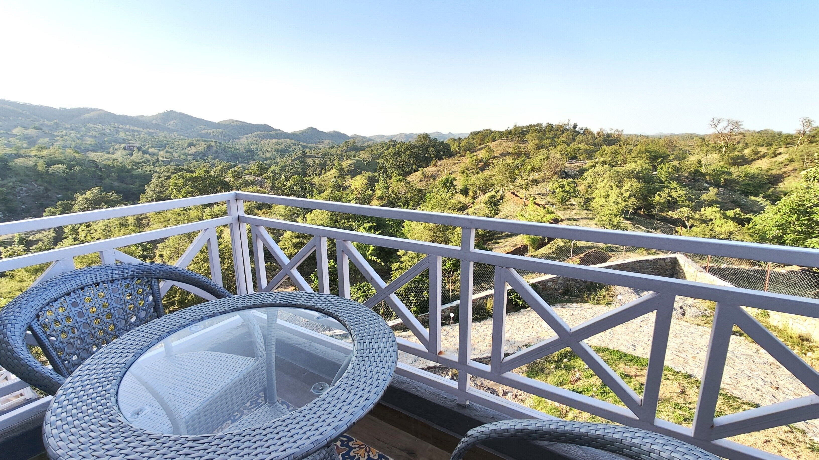 تناول الطعام داخل الغرفة