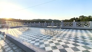 Hiên