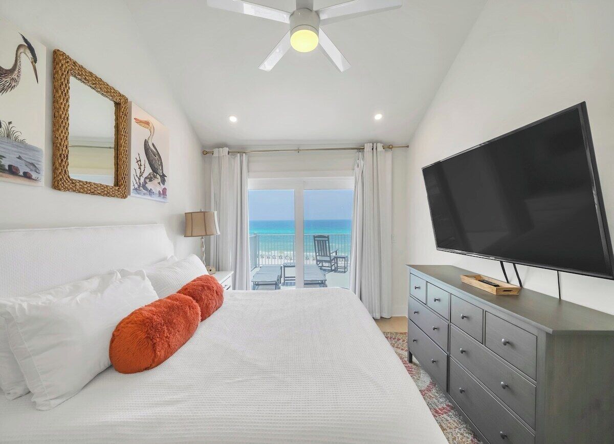 3 bedrooms, iron/ironing board, travel crib, free WiFi