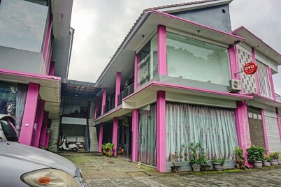OYO 90187 Puri Allisa Syariah