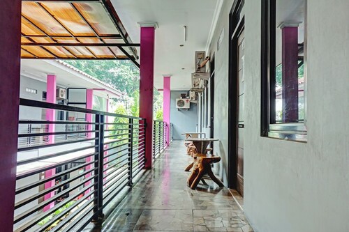 OYO 90187 Puri Allisa Syariah