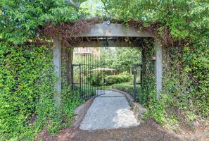 Property grounds - Carolina Gold @ The Huntingdon Lofts Collection (Savannah)