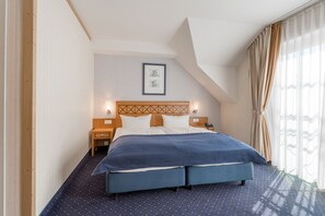 Classic Double Room | In-room safe, travel cot, free WiFi, bed sheets - Strandhotel Seestern (Ostseebad Baabe)