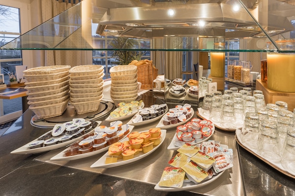 Bao gồm bữa sáng buffet hàng ngày