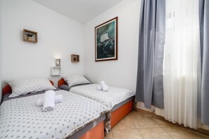 2 bedrooms, WiFi, bed sheets