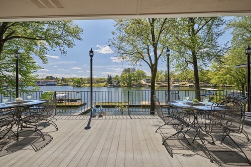 Family & Friends Paradise on the lake