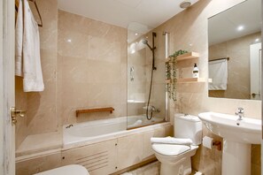 Whirlpool, Haartrockner, Bidet, Handtücher