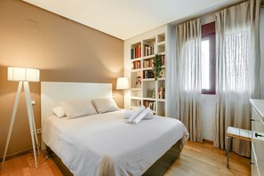 1 slaapkamer, een strijkplank/strijkijzer, gratis wifi, beddengoed