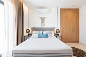 Suíte, 2 quartos, 2 banheiros, vista para o mar | Escrivaninha, quartos à prova de som, ferros/tábuas de passar roupa