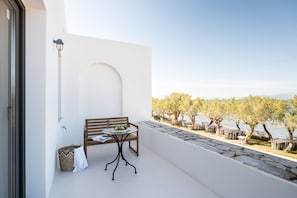 Desk, soundproofing, iron/ironing board, free WiFi - Eden Kythira (Kithira)