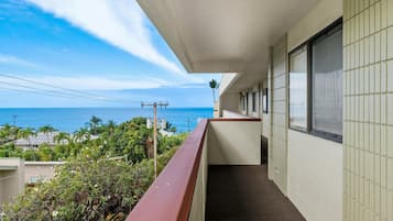 Condo, 2 Bedrooms | Property grounds