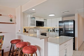 Condo, 2 Bedrooms | Private kitchen | Fridge, oven, coffee/tea maker, toaster