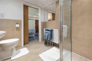Cottage | Bathroom - The Stables at Brambles Farm (Leek)