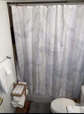 Bathroom - Industrial Loft 3 min from riverwalk (Detroit)