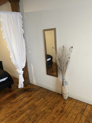 Interior - Industrial Loft 3 min from riverwalk (Detroit)