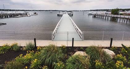 Fathoms Hotel & Marina