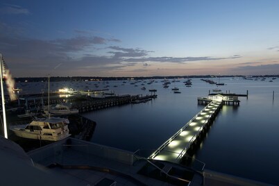 Fathoms Hotel & Marina