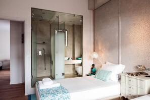 3 habitaciones, escritorio, tabla de planchar con plancha y wifi 