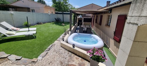 House with Jacuzzi near Carcassonne