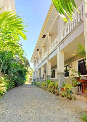 Property grounds - Spacious 2-Bedroom Apartment》WIFI》NETFLIX (Liloan)