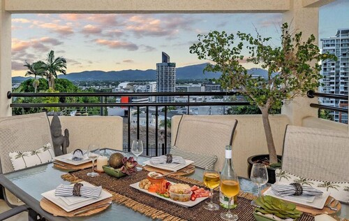 Spectacular Nightlights in this 3Bed 2Bath Apartme