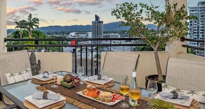 Spectacular Nightlights in this 3Bed 2Bath Apartme