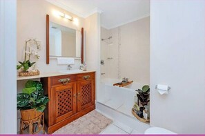 Shower, towels