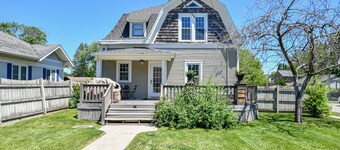 Stylish Cottage, Walkable to DT Geneva, pet friendly