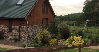 Apr/May 2 nights min. amazon fire stick,pets welc. wine /chocs inc.