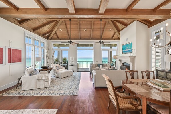 TV - Gulf Front + Community Pool- 30A Linger Longer by Royal Destinations (Santa Rosa Beach)