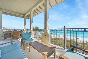 Property grounds - Gulf Front + Community Pool- 30A Linger Longer by Royal Destinations (Santa Rosa Beach)