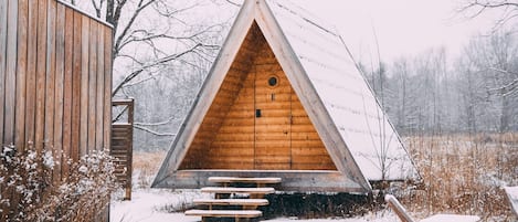 Lushna Cabin | Free WiFi, bed sheets