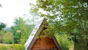 Lushna Cabin | Free WiFi, bed sheets