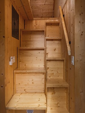 Lushna Suite | Wi-Fi ฟรี, ผ้าปูที่นอน