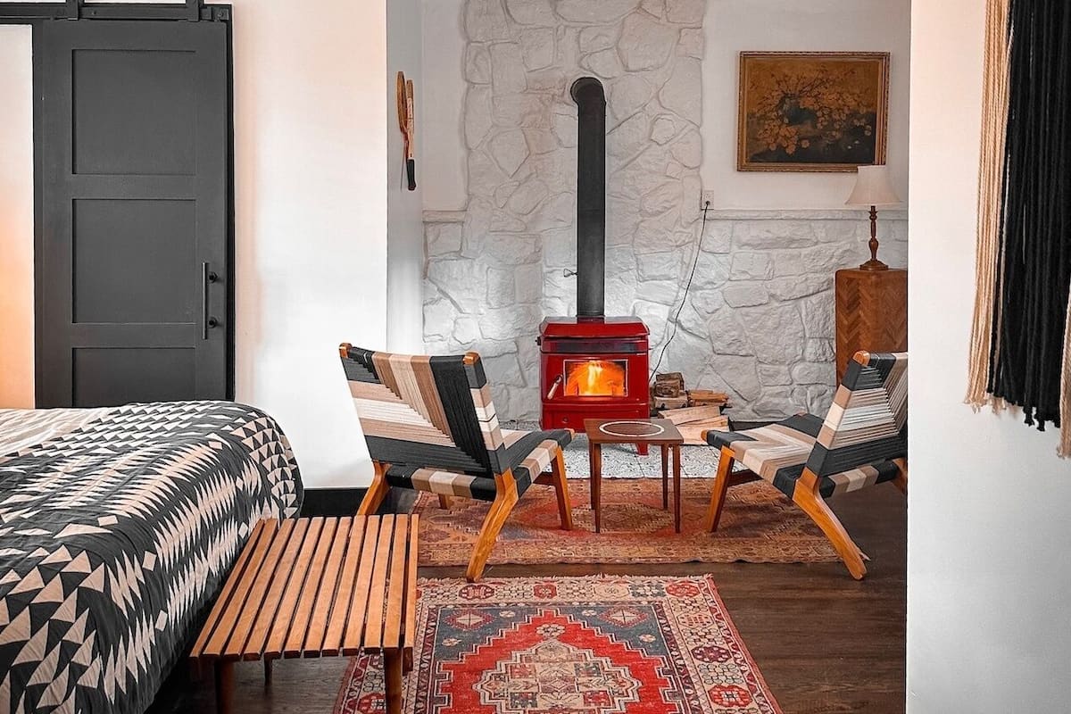 واي فاي مجانًا وملاءات أسرّة