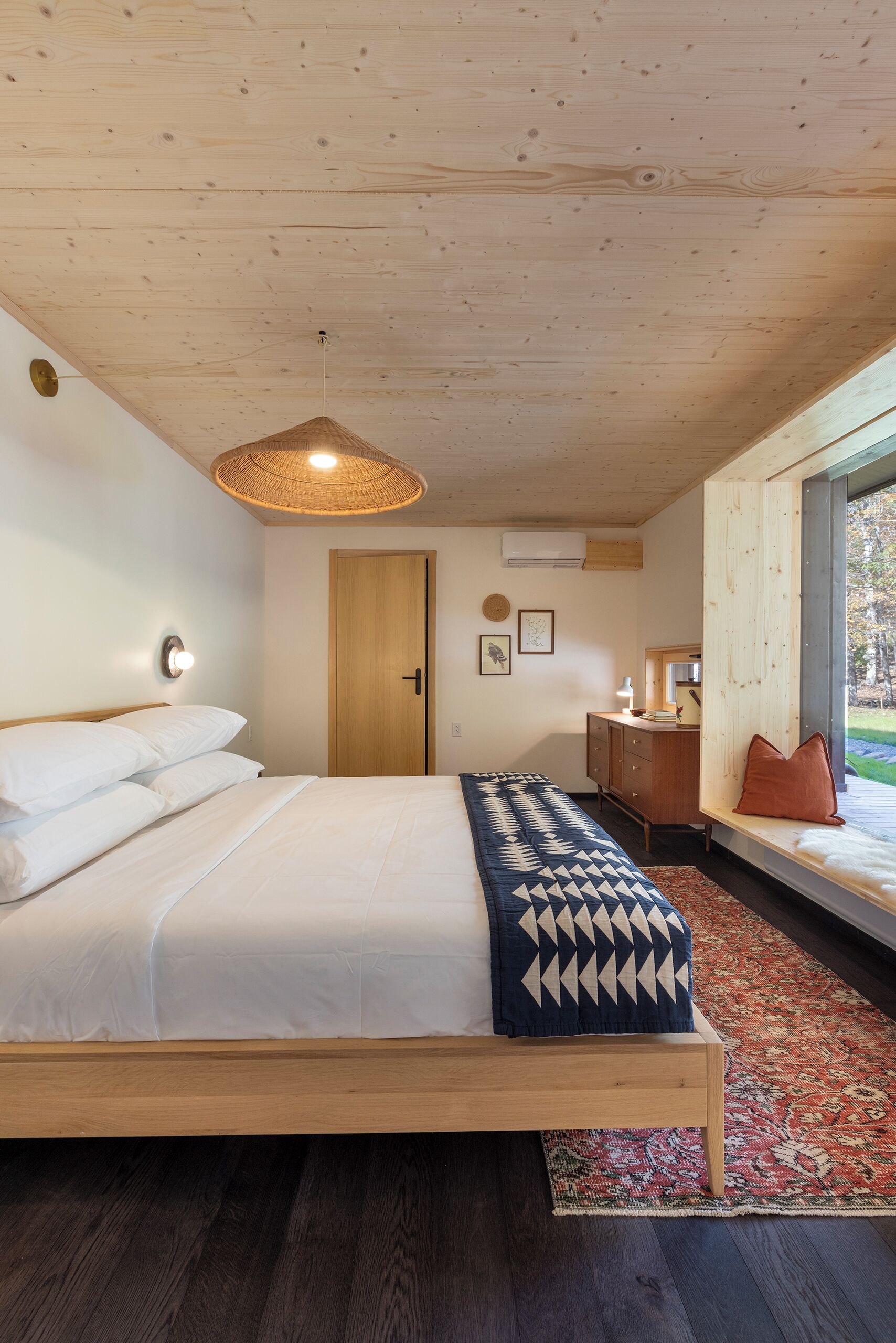 Forest King | Free WiFi, bed sheets