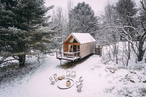 Lushna Suite | Free WiFi, bed sheets - Eastwind Windham (Windham)