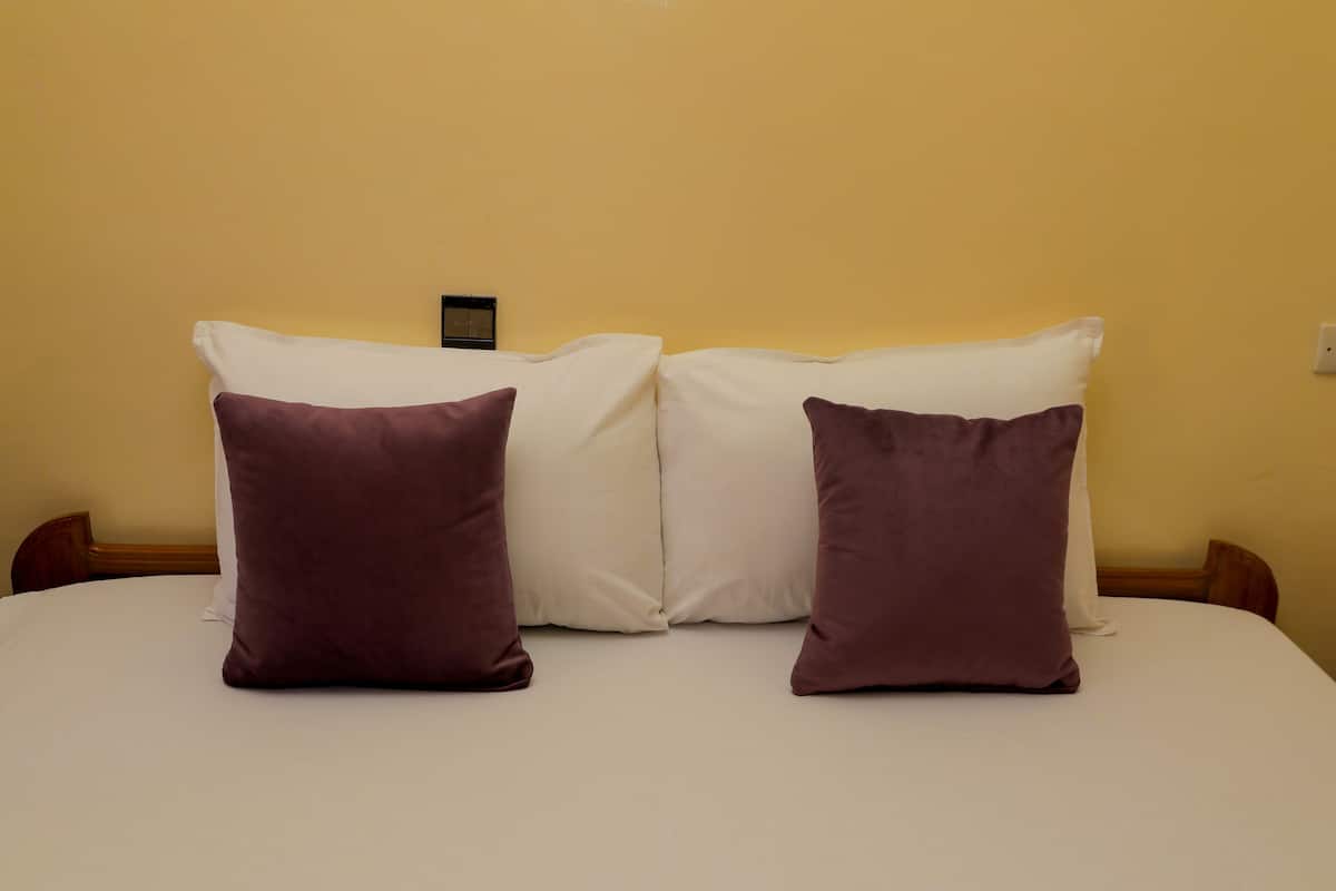 club room | free minibar items, individually furnished, desk, laptop workspace