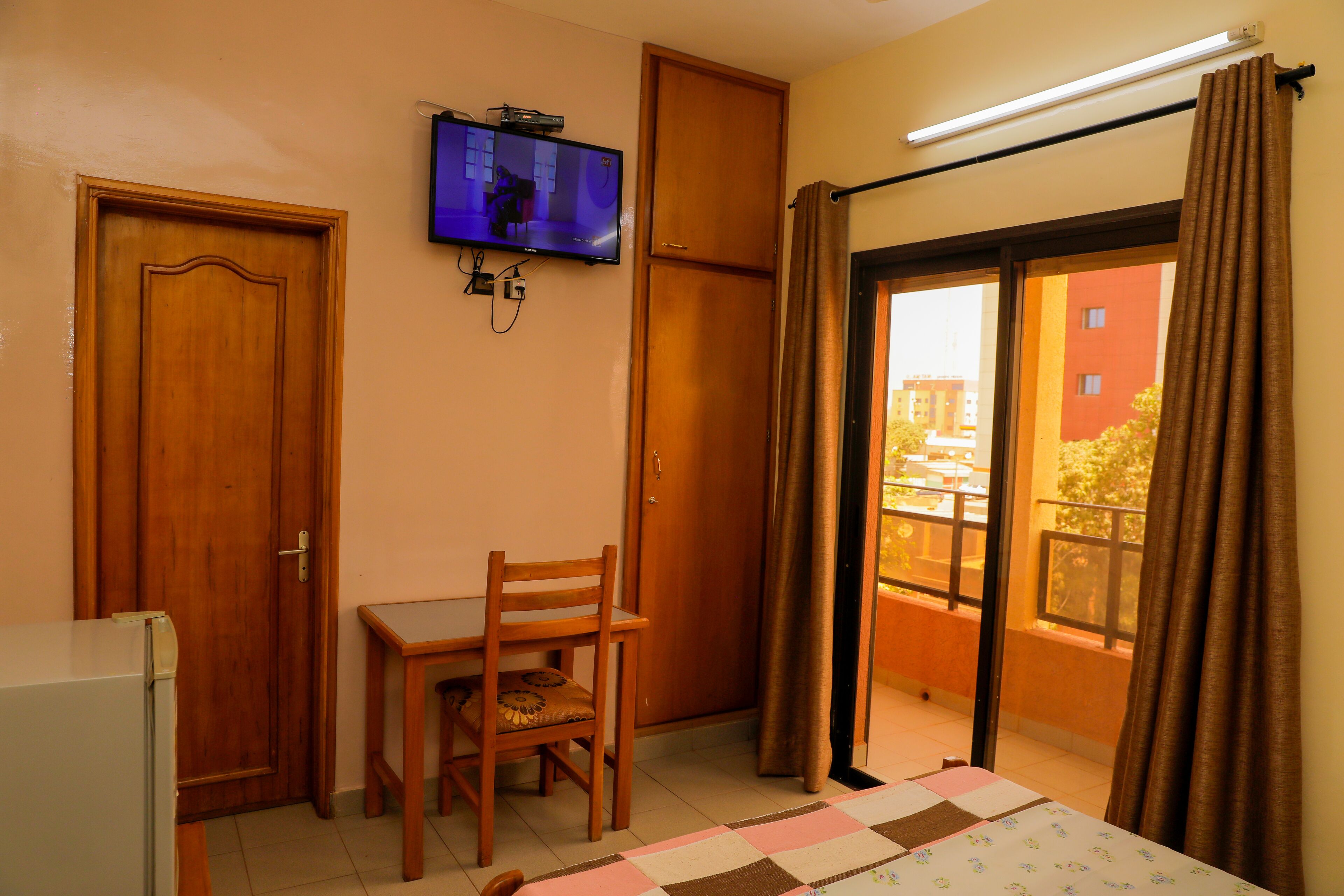 club room | free minibar items, individually furnished, desk, laptop workspace