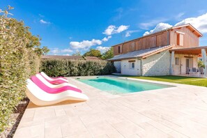 Pool - Stone tobacco drying shed, gîte with swimming pool near Saint Emilion (Castelviel)