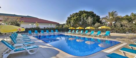 Seasonal outdoor pool