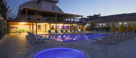 Seasonal outdoor pool