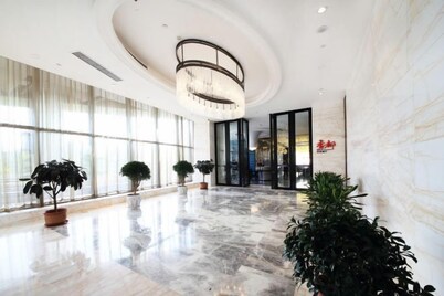 Longhu Hotel