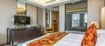 Longhu Hotel